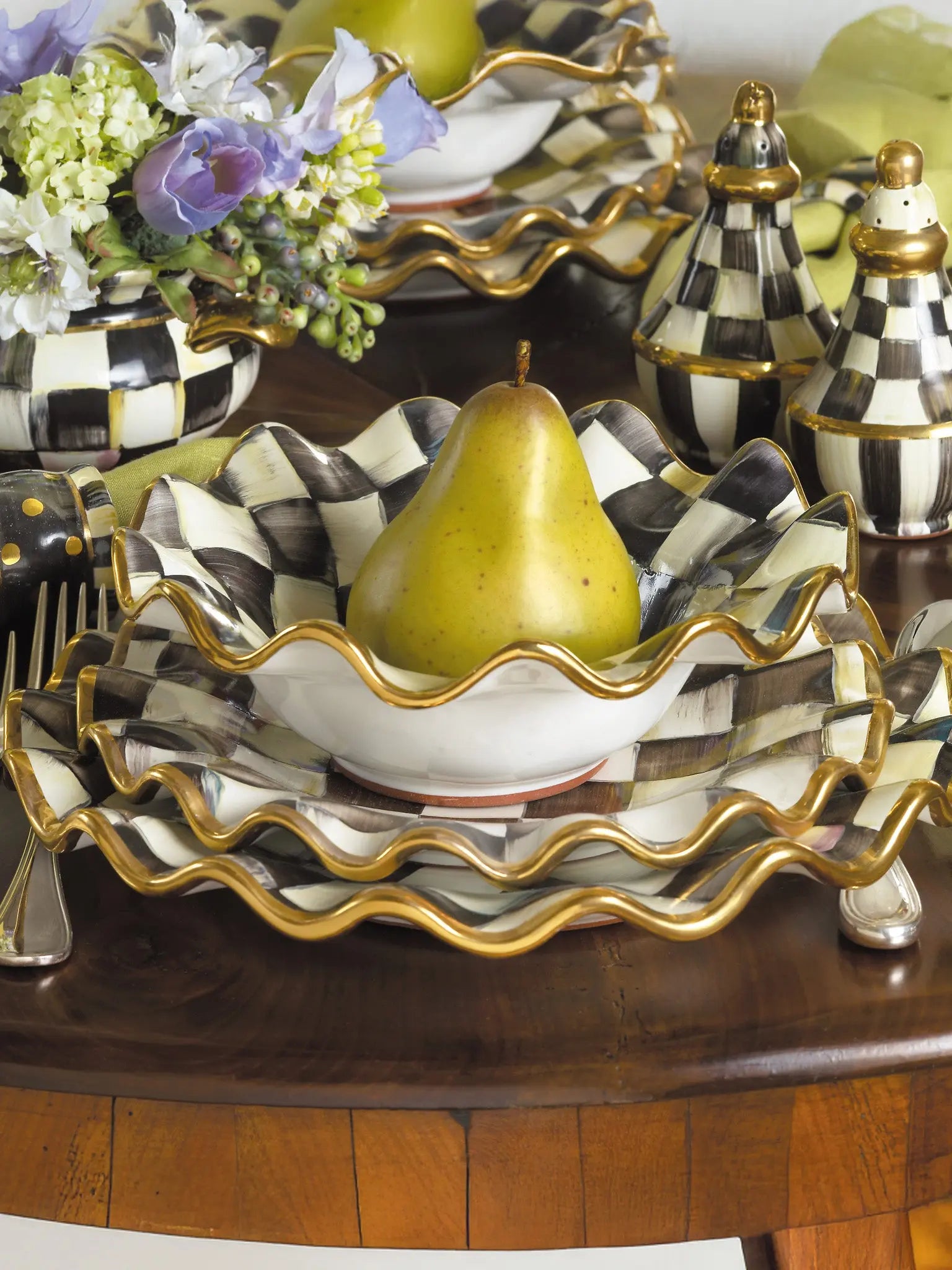 Courtly Check Ceramic Fluted Dinner Plate