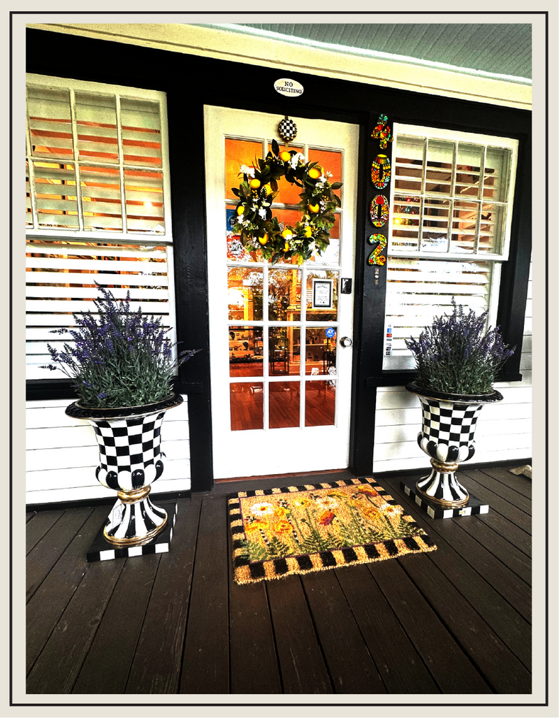 Front Entrance-ArtsiPhartsi storefront at 4002 S. MacDill Avenue, Tampa, Florida